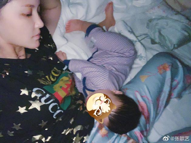 张歆艺分享育儿趣事 吐槽儿子太黏人了