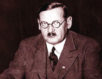 1921年希特勒取代安东·德莱克斯勒成为纳粹党领袖
