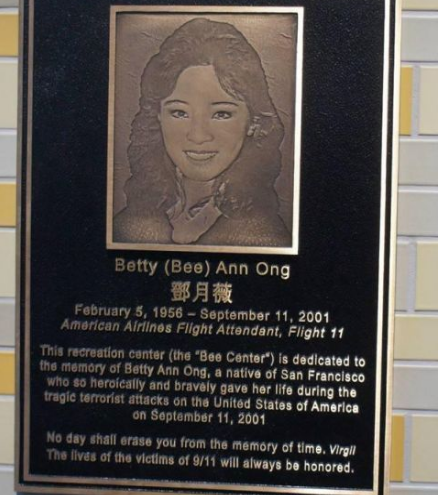 华裔空姐邓月薇是谁 她的名字为什么会在911纪念馆中排名第一位