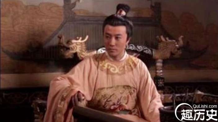 此人在奏折中画了一幅画给皇帝，皇帝看后立即疏远了奸臣