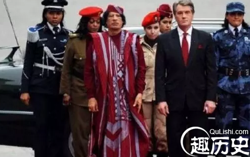 卡扎菲就真的只是个独裁者吗？为什么偏要女保镖？