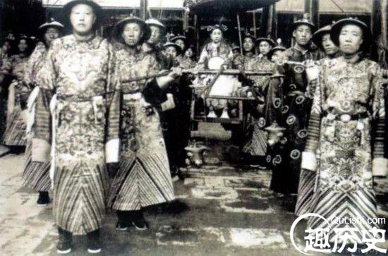 慈禧和光绪避难途中发生了哪些记入史册的大事？