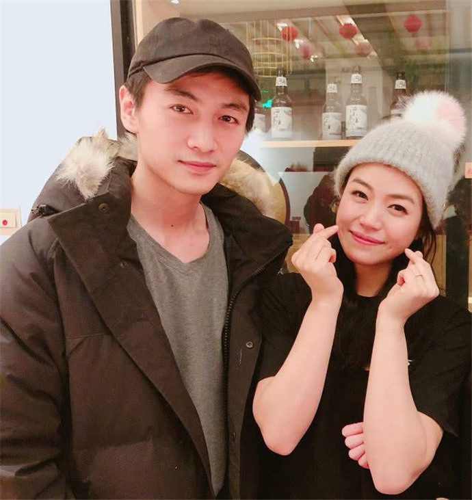 陈妍希比陈晓大几岁了 夫妻合体庆生破离婚谣言