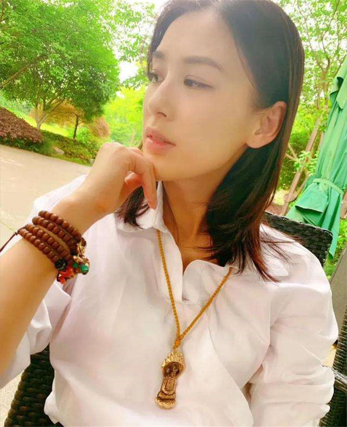 黄圣依为什么不红 昔日当红女星成家庭主妇令人惋惜