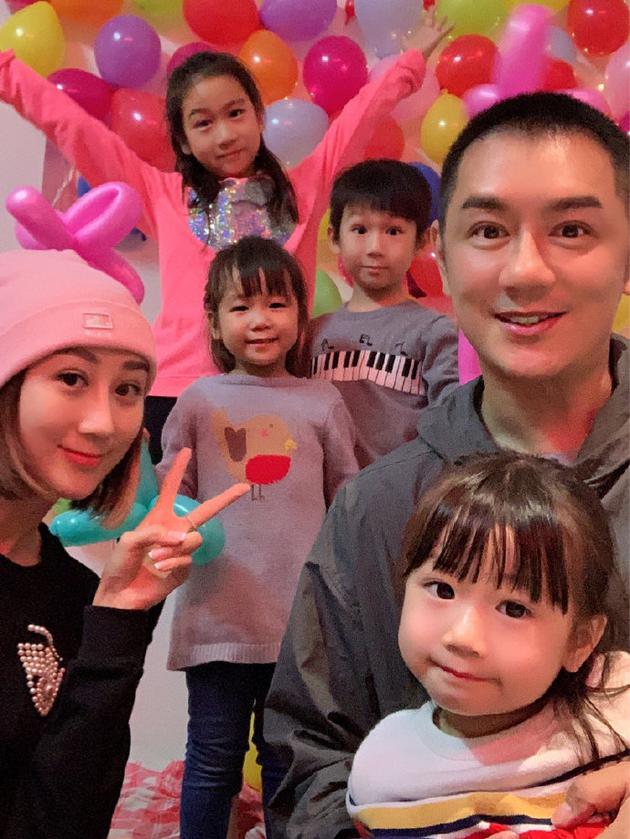 蒋丽莎为陈浩民庆祝50岁生日 一家人合影长相超相似