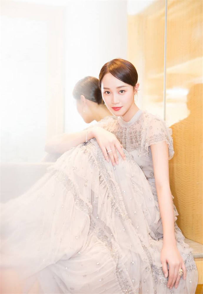 蓝盈莹曹骏在一起几年 两人恋爱多年为什么还不结婚