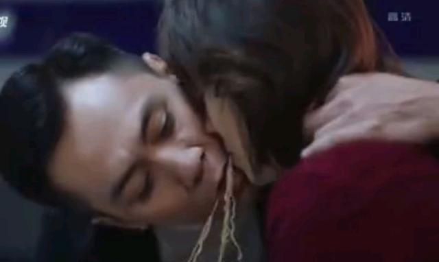 刘烨马伊琍面条吻上热搜 网友:太辣眼睛了!