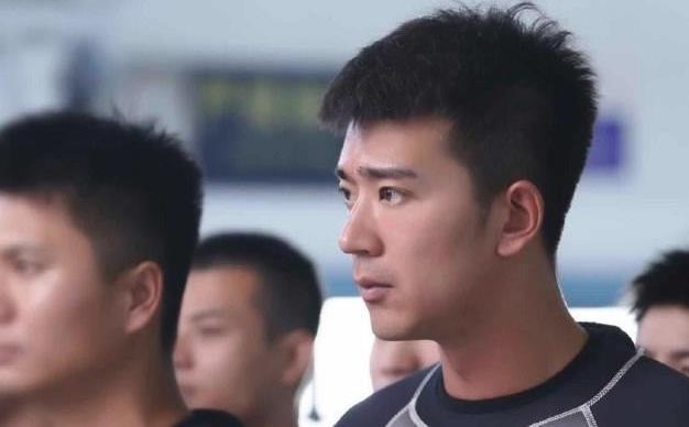 空降利刃乔梁的扮演者是谁 空降利刃乔梁结局是死了吗