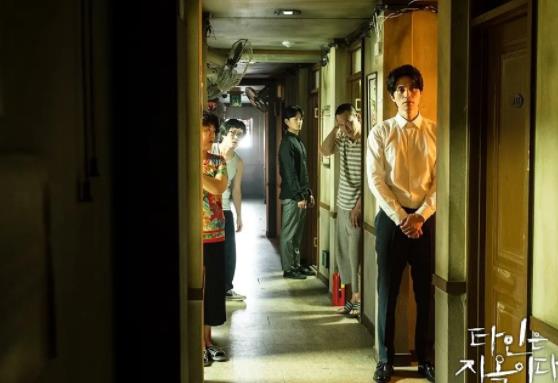 韩剧他人即地狱每周几更新 一周更新几集