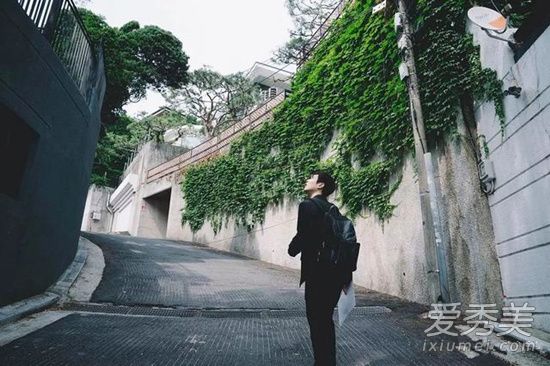 寄生虫电影海报里的腿是谁 寄生虫电影海报为什么打码