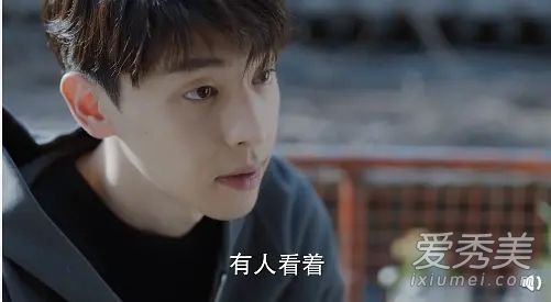 加油你是最棒的郝泽宇为什么在滕丹的葬礼上笑 郝泽宇在葬礼上笑的照片是谁拍的