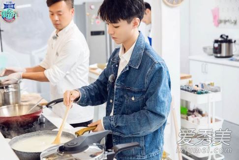 中餐厅3黄晓明翻译器什么牌子 中餐厅3黄晓明用的翻译器是什么