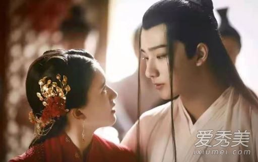 天雷一部之春花秋月上官秋月为什么喜欢春花 上官秋月喜欢春花吗