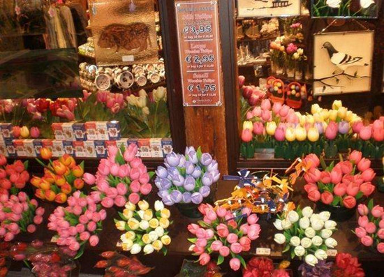 花店不开了花继续开什么意思 花店不开了花继续开出处哪里