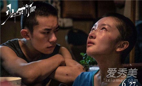 少年的你周冬雨为什么剃头 少年的你周冬雨寸头剧照