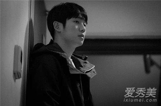 春夜第一集开头女主上班迟到跑步及男主打篮球的bgm是什么