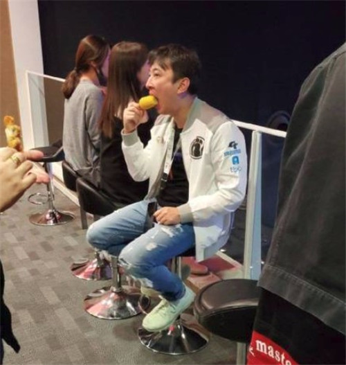 王思聪吃玉米头像 王思聪吃玉米什么梗