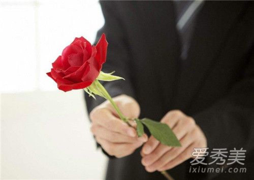 情人节送玫瑰花的真正含义 咱俩别来往了我跟别人好了
