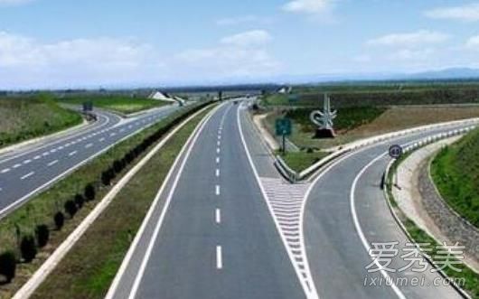 高速公路过路费怎么收 高速公路过路费收费标准