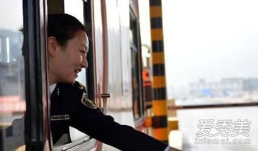 高速公路过路费怎么收 高速公路过路费收费标准