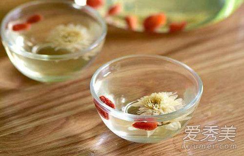 秋天干燥上火吃什么好 秋天干燥便秘怎么办