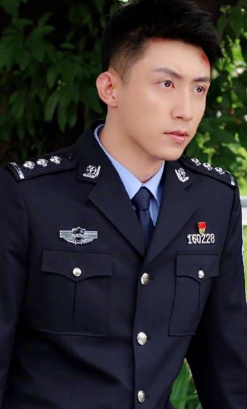 破冰行动黄景瑜饰演的李飞开的什么车 李飞开的车是什么