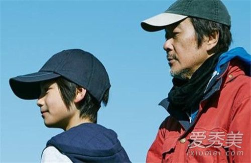 小偷家族里翔太为什么故意被逮到 小偷家族小男孩为什么引来警察