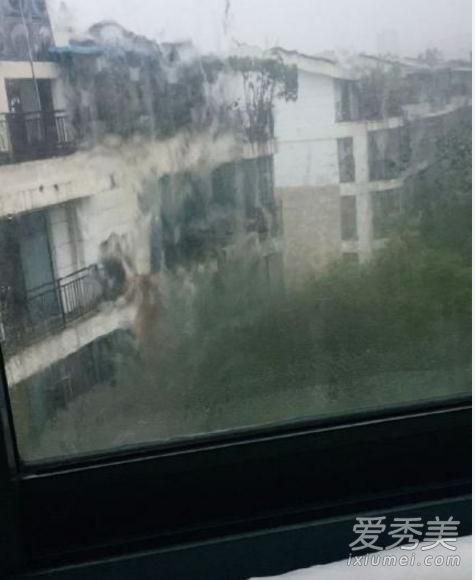 抖音外面还在下暴雨下一句是什么 外面还在下暴雨小学生