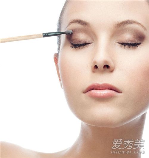 内双适合什么眼影 内双适合哑光还是带闪的眼影