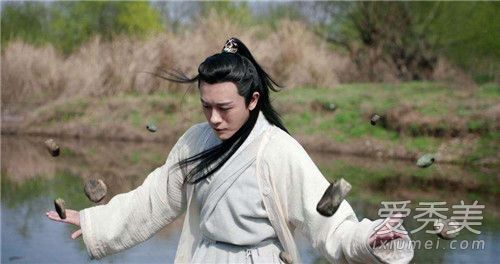 新倚天屠龙记剧情简介 新倚天屠龙记和旧版哪个好看