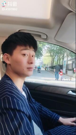 抖音乌拉拉是什么意思 抖音乌拉拉是什么梗