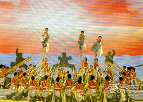 华人春晚和央视春晚有什么区别