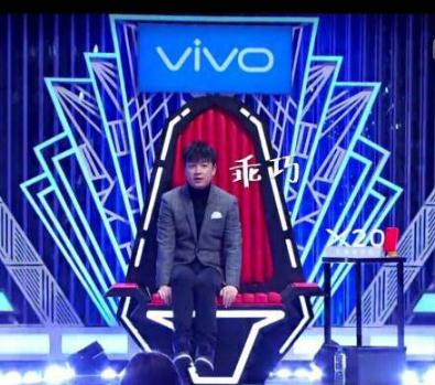 潘粤明坐姿是什么梗 潘粤明乖巧坐姿超奶萌不像关宏峰