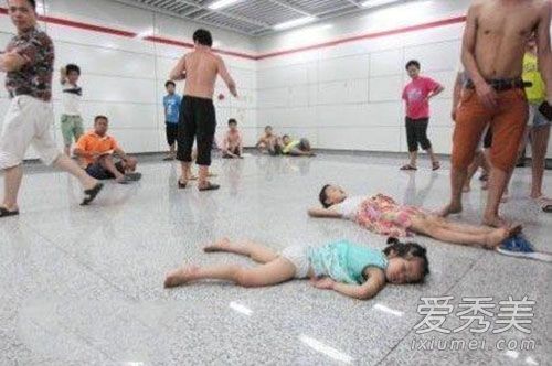 打败我的不是天真是天真热表情包图片