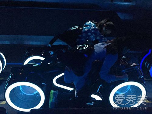 上海迪士尼创极速光轮小孩能玩吗？小孩敢玩吗