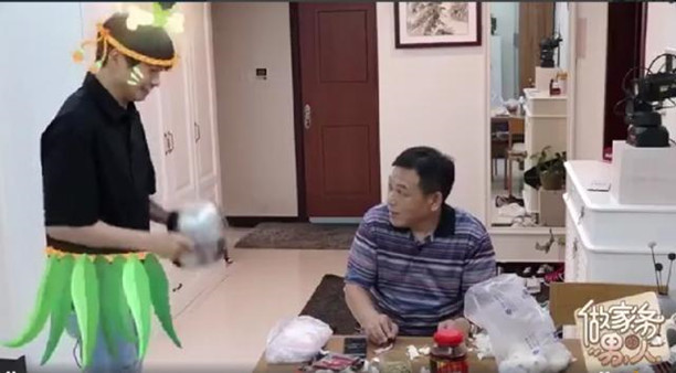 魏大勋用嘴扒蒜 这到底是怎么回事？