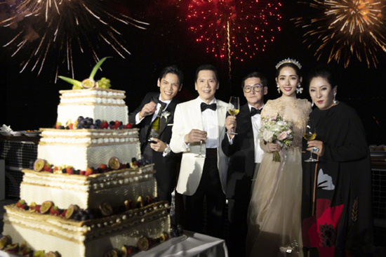 向佐郭碧婷婚礼现场照曝光 网友：有雨神萧敬腾的地方竟然没有下雨？