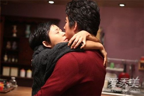 韩国电影《两个女人》 妻子与小三之间的诡异关系