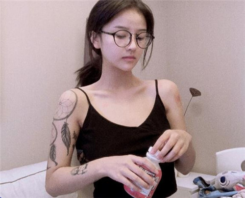 抖音罗百万男朋友是谁 罗百万铺梦网纹身图片