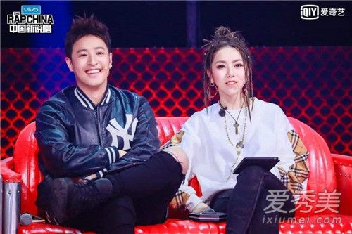 当我把想法画在课桌椅为了追到你买了新的Nike什么歌 歌词介绍