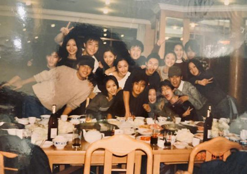 姚晨晒20年前合照怎么回事 背后真相竟然是这样.....