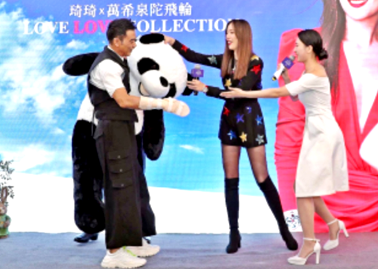 任达华逛街被偶遇 这到底是个什么情况？
