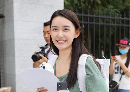 蒋依依中戏报到 这到底是个什么梗？
