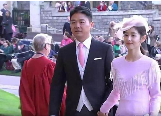 刘强东章泽天同框怎么回事 刘强东章泽天同框什么情况