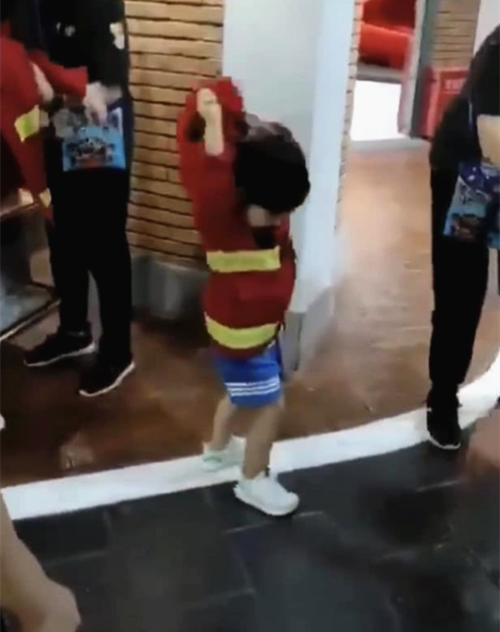 小海绵扮消防员 这到底是怎么回事？
