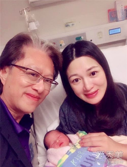 陈少霞晒母女合影怎么回事 陈少霞晒母女合影什么样子
