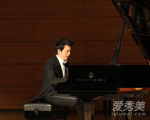 李云迪当街小便是怎么回事 李云迪个人简介