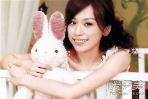 王心凌否认整容怎么回事 王心凌出道前和现在的样子对比