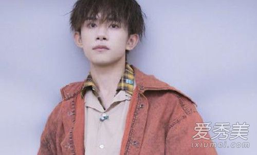 易烊千玺新歌《Fall》歌词完整版 易烊千玺新歌Fall歌词什么意思