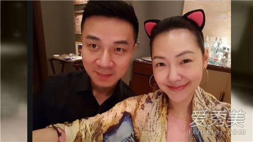 小S全家福曝光怎么回事 与老公穿情侣装罕见晒出公婆